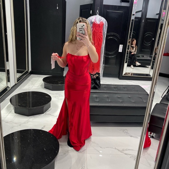 Elegant Red Corset Strapless prom dress